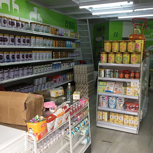 母嬰店貨架